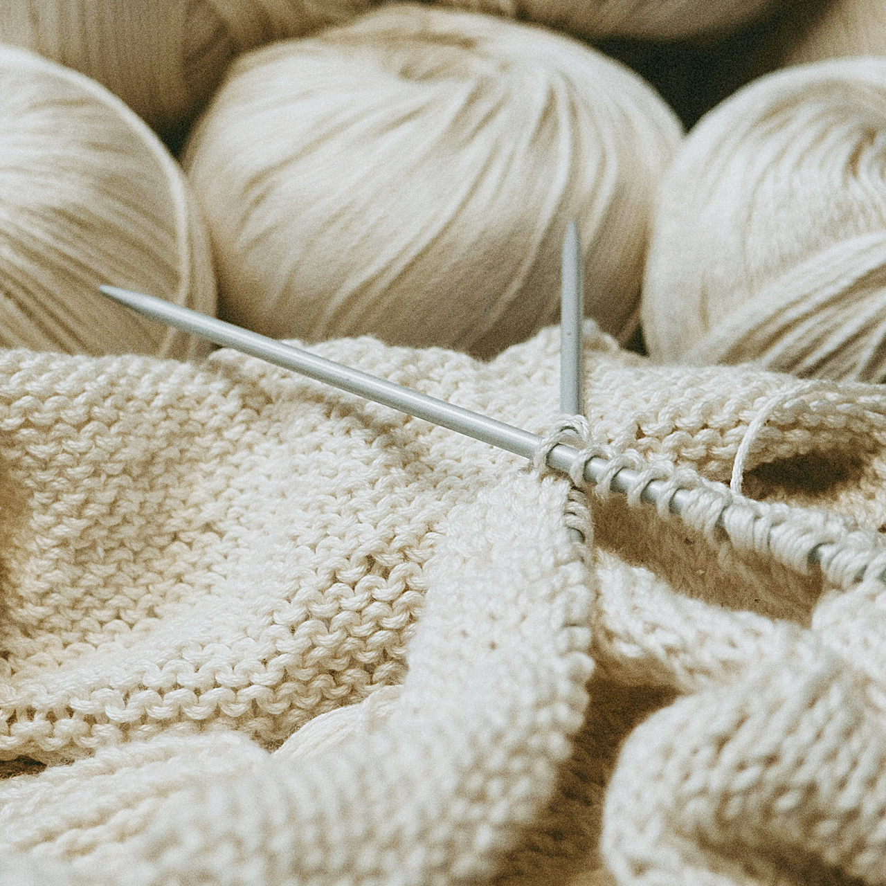 Image of crochet needle and yarn